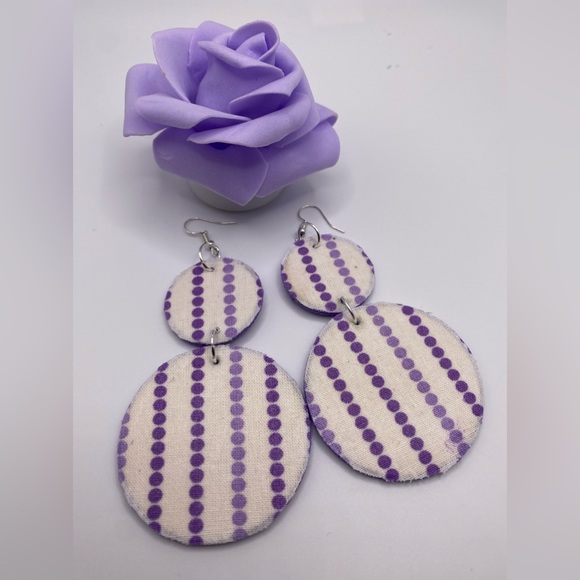 Lilac, purple and white strip earrings. - Picture 3 of 3